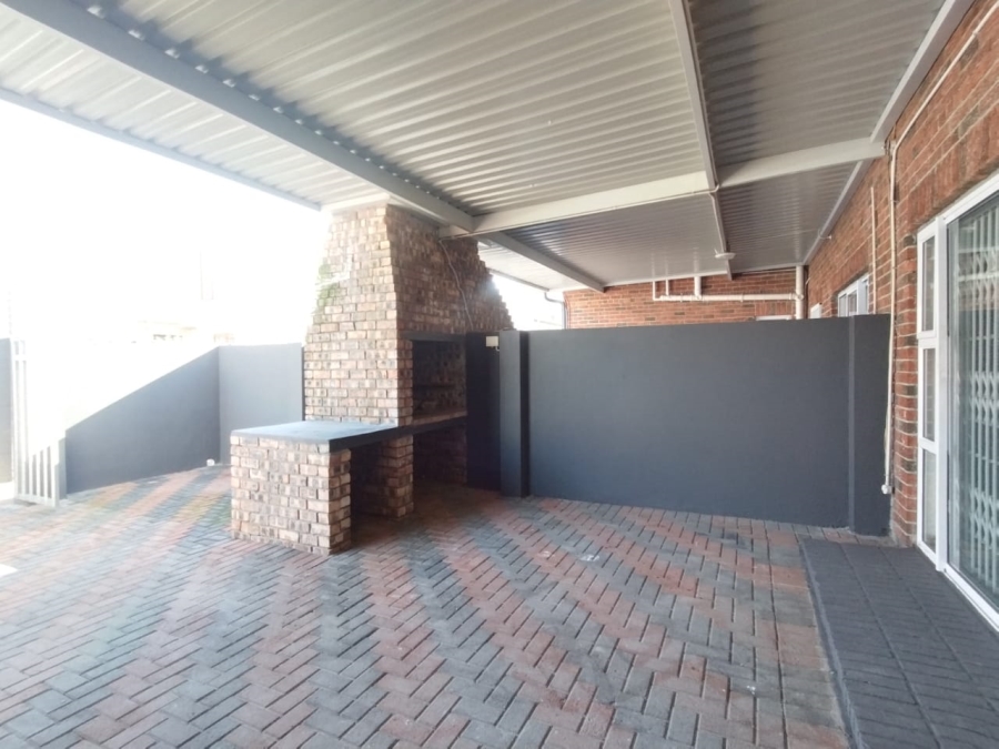 To Let 3 Bedroom Property for Rent in Table View Western Cape